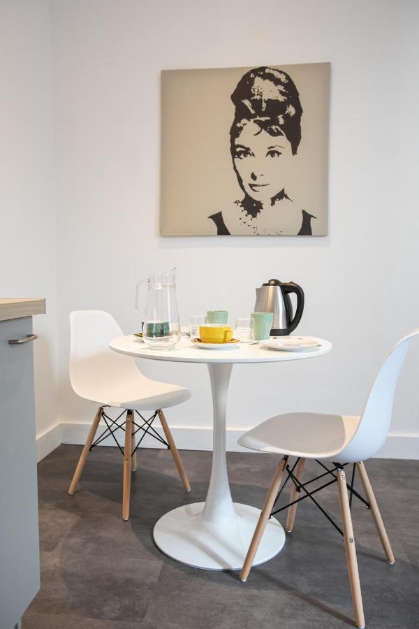 Audrey-quartier Mairie-arenes Antiques *